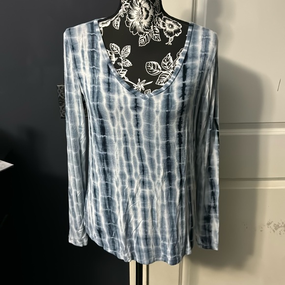 American Eagle Outfitters Tops - American Eagle Outfitters Seriously Soft V-Neck Tee